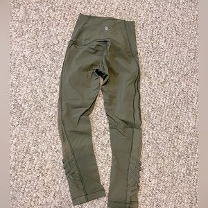 lululemon cropped army green leggings with leg detail size 0